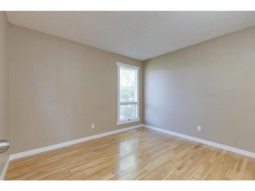 128 Deer Side Place Se, Calgary, AB - Indoor Photo Showing Other Room