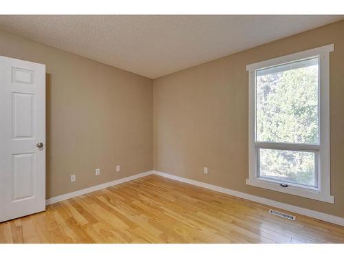 128 Deer Side Place Se, Calgary, AB - Indoor Photo Showing Other Room