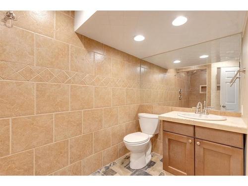 128 Deer Side Place Se, Calgary, AB - Indoor Photo Showing Bathroom