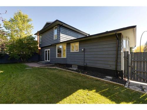 128 Deer Side Place Se, Calgary, AB - Outdoor