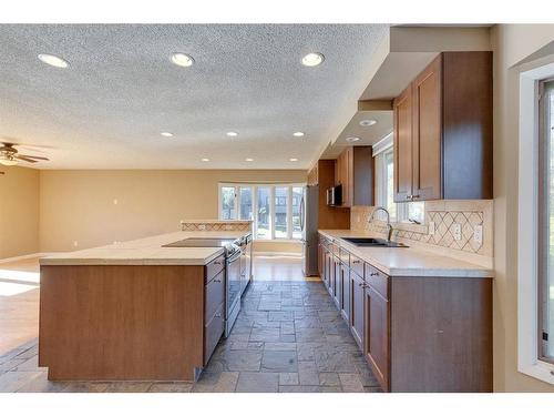 128 Deer Side Place Se, Calgary, AB - Indoor Photo Showing Kitchen