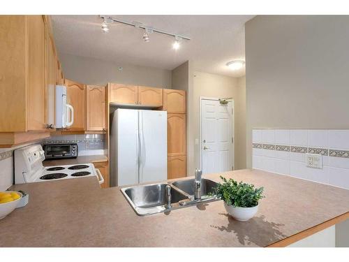 5412-14645 6 Street Sw, Calgary, AB - Indoor Photo Showing Kitchen With Double Sink