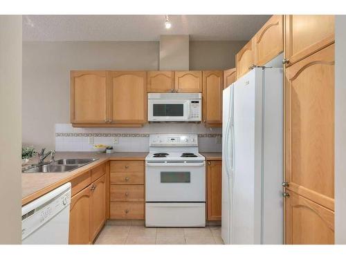 5412-14645 6 Street Sw, Calgary, AB - Indoor Photo Showing Kitchen With Double Sink