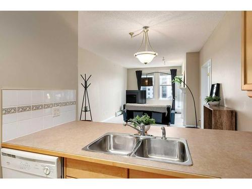 5412-14645 6 Street Sw, Calgary, AB - Indoor Photo Showing Kitchen With Double Sink