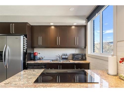 304-2020 11 Avenue Sw, Calgary, AB - Indoor Photo Showing Kitchen