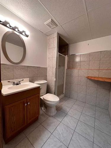 148 Mt Allan Circle Se, Calgary, AB - Indoor Photo Showing Bathroom