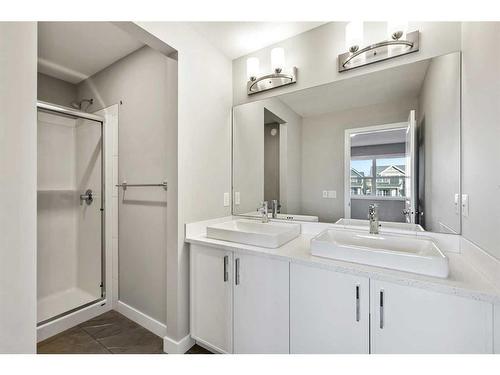 226 Marmot Walk Nw, Calgary, AB - Indoor Photo Showing Bathroom