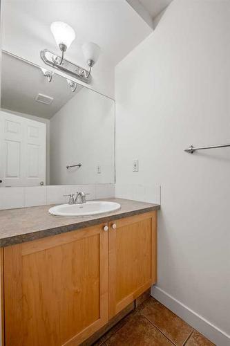 309-220 11 Avenue Se, Calgary, AB - Indoor Photo Showing Bathroom