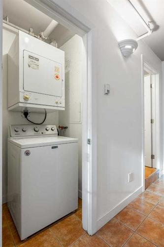 309-220 11 Avenue Se, Calgary, AB - Indoor Photo Showing Laundry Room