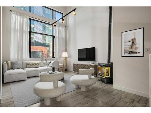 309-220 11 Avenue Se, Calgary, AB - Indoor Photo Showing Living Room