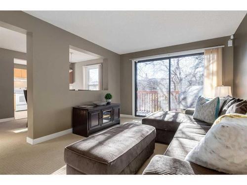 21-6915 Ranchview Drive Nw, Calgary, AB - Indoor Photo Showing Living Room