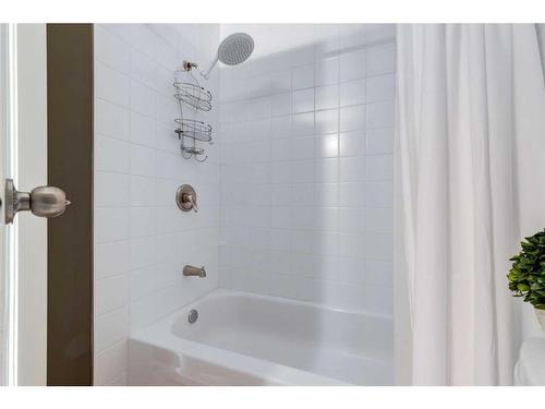 21-6915 Ranchview Drive Nw, Calgary, AB - Indoor Photo Showing Bathroom