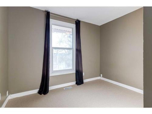 21-6915 Ranchview Drive Nw, Calgary, AB - Indoor Photo Showing Other Room