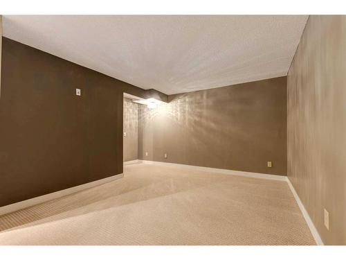 21-6915 Ranchview Drive Nw, Calgary, AB - Indoor Photo Showing Other Room