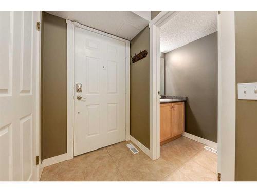 21-6915 Ranchview Drive Nw, Calgary, AB - Indoor Photo Showing Other Room