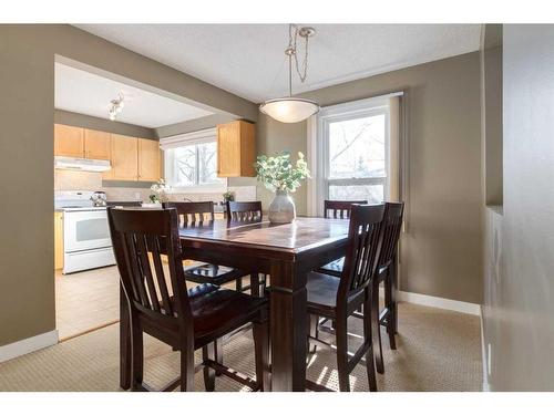 21-6915 Ranchview Drive Nw, Calgary, AB - Indoor Photo Showing Dining Room