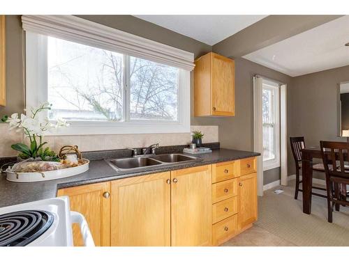 21-6915 Ranchview Drive Nw, Calgary, AB - Indoor Photo Showing Kitchen With Double Sink