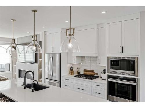 24-130 Discovery Drive Sw, Calgary, AB - Indoor Photo Showing Kitchen With Stainless Steel Kitchen With Upgraded Kitchen