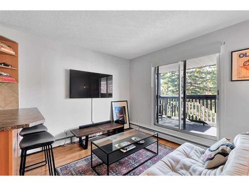 402-104 24 Avenue Sw, Calgary, AB - Indoor Photo Showing Living Room