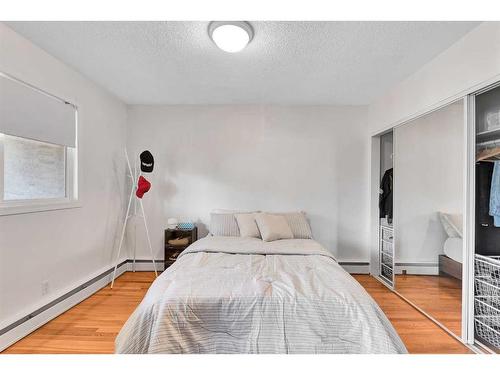 402-104 24 Avenue Sw, Calgary, AB - Indoor Photo Showing Bedroom