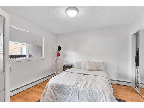 402-104 24 Avenue Sw, Calgary, AB - Indoor Photo Showing Bedroom