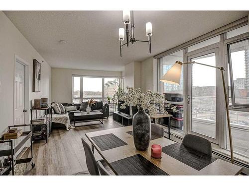 504-325 3 Street Se, Calgary, AB - Indoor Photo Showing Living Room