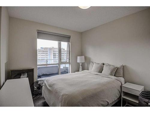 504-325 3 Street Se, Calgary, AB - Indoor Photo Showing Bedroom