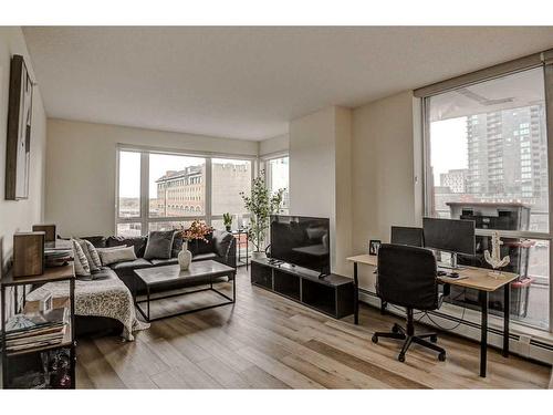 504-325 3 Street Se, Calgary, AB - Indoor Photo Showing Living Room