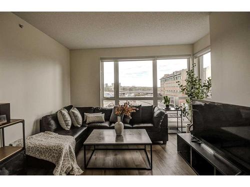 504-325 3 Street Se, Calgary, AB - Indoor Photo Showing Living Room