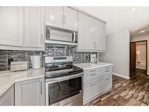 68 Citadel Pass Crescent Nw, Calgary, AB - Indoor Photo Showing Kitchen