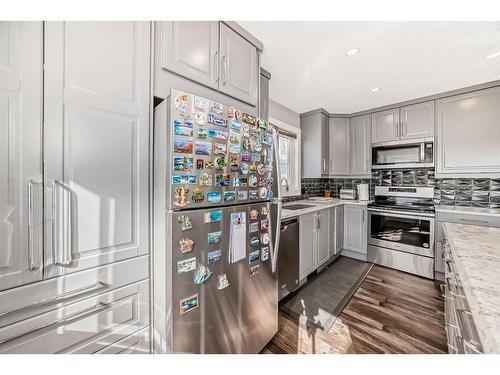 68 Citadel Pass Crescent Nw, Calgary, AB - Indoor Photo Showing Kitchen With Upgraded Kitchen