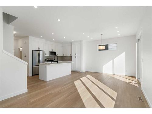 321 Baneberry Way Sw, Airdrie, AB - Indoor Photo Showing Kitchen