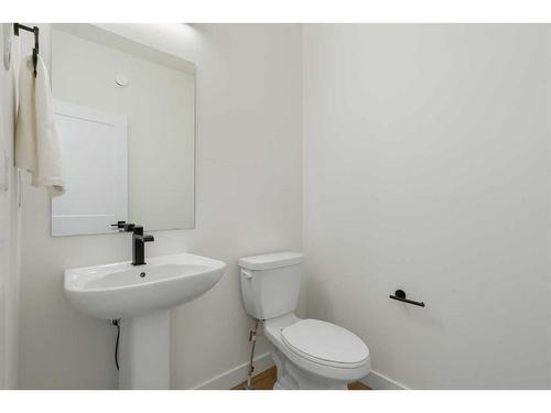 321 Baneberry Way Sw, Airdrie, AB - Indoor Photo Showing Bathroom