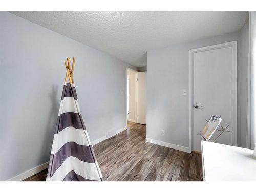 91 Midglen Way Se, Calgary, AB - Indoor