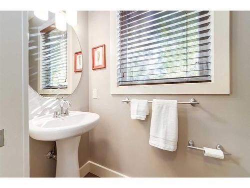 19 Mahogany Rise Se, Calgary, AB - Indoor Photo Showing Bathroom