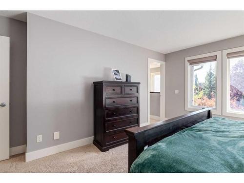 19 Mahogany Rise Se, Calgary, AB - Indoor Photo Showing Bedroom