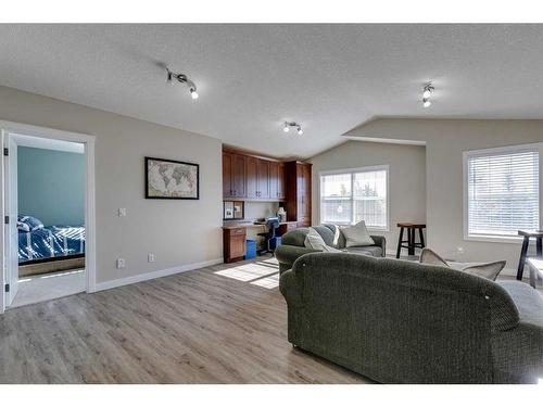 530 Tuscany Ravine Road Nw, Calgary, AB - Indoor Photo Showing Living Room