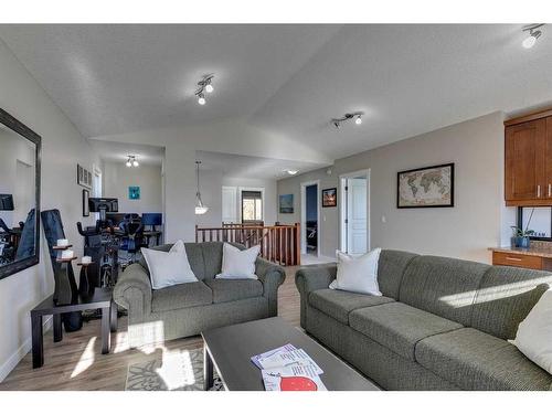 530 Tuscany Ravine Road Nw, Calgary, AB - Indoor Photo Showing Living Room