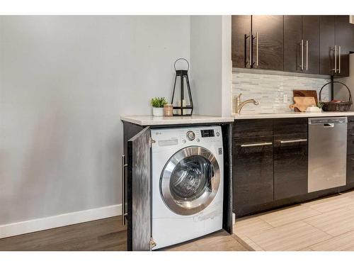 707-111 14 Avenue Se, Calgary, AB - Indoor Photo Showing Laundry Room