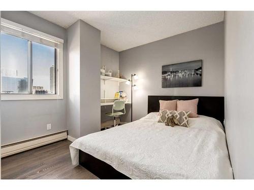 707-111 14 Avenue Se, Calgary, AB - Indoor Photo Showing Bedroom