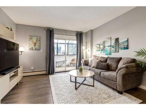 707-111 14 Avenue Se, Calgary, AB - Indoor Photo Showing Living Room