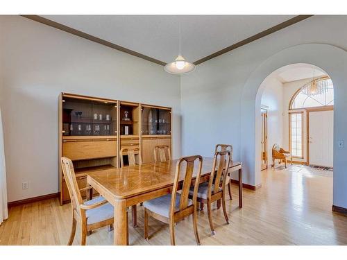 15 Taylor Bay, Rural Rocky View County, AB - Indoor Photo Showing Dining Room