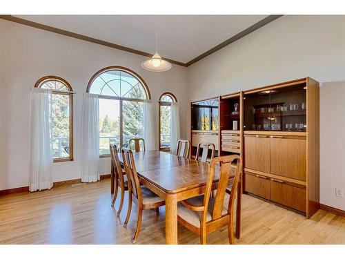 15 Taylor Bay, Rural Rocky View County, AB - Indoor Photo Showing Dining Room