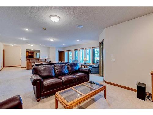 15 Taylor Bay, Rural Rocky View County, AB - Indoor Photo Showing Living Room