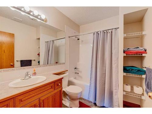 15 Taylor Bay, Rural Rocky View County, AB - Indoor Photo Showing Bathroom