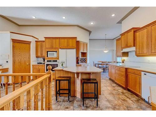 15 Taylor Bay, Rural Rocky View County, AB - Indoor Photo Showing Kitchen