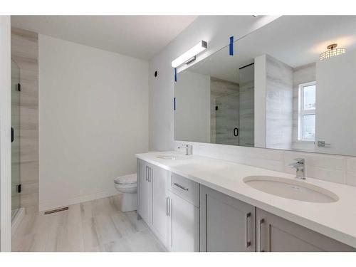 2-4532 17 Avenue Nw, Calgary, AB - Indoor Photo Showing Bathroom