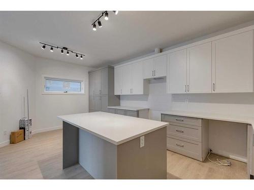 2-4532 17 Avenue Nw, Calgary, AB - Indoor Photo Showing Kitchen