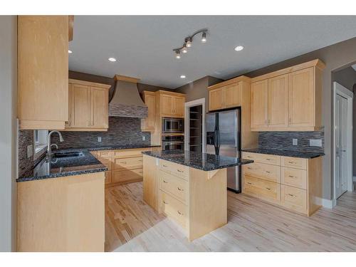 3 Evergreen Square Sw, Calgary, AB - Indoor Photo Showing Kitchen