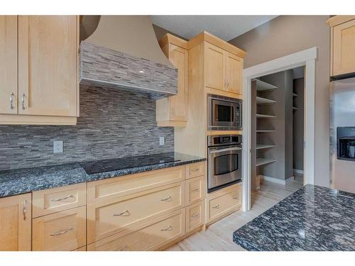 3 Evergreen Square Sw, Calgary, AB - Indoor Photo Showing Kitchen